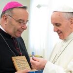 Tutela dei minori: il legno dei barconi diventa simbolo di accoglienza nei centri di ascolto