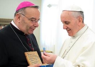 Tutela dei minori: il legno dei barconi diventa simbolo di accoglienza nei centri di ascolto