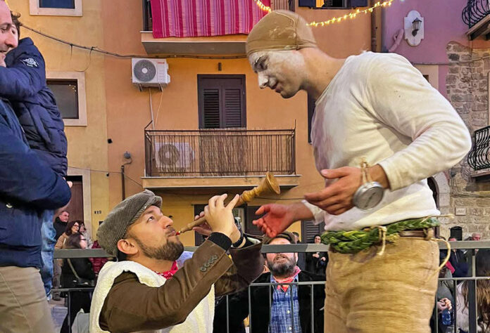 Epifania a S Elisabetta, Nardu a lu ciaramiddraru: Se il “rammendo” dell’anima passa per la voce degli ultimi