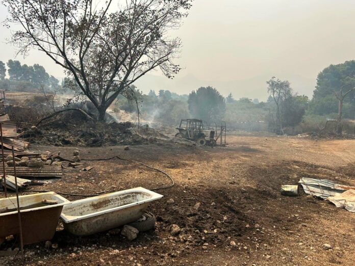 Incendio azienda agricola sicilia